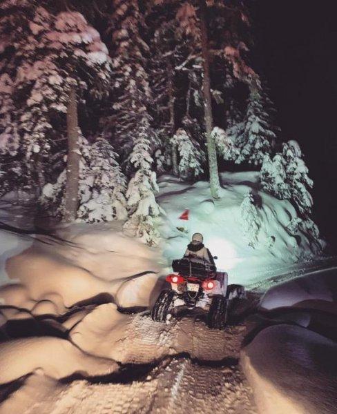 Volkan Demirel ve ailesi kış tatilinde