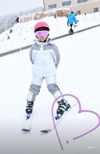 Volkan Demirel ve ailesi kış tatilinde