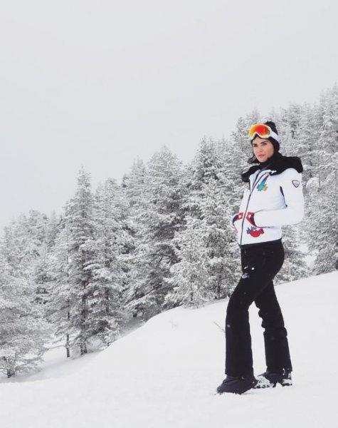 Volkan Demirel ve ailesi kış tatilinde