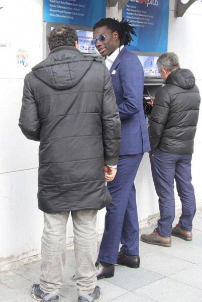 Bafetimbi Gomis Nişantaşı sokaklarında 