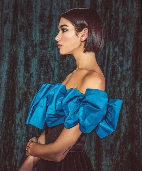 Şarkıcı Dua Lipa kırmızı halıya damga vurdu - Resim 14