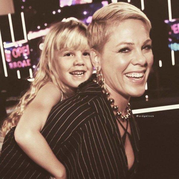 Ünlüler gençlik halleriyle buluştu