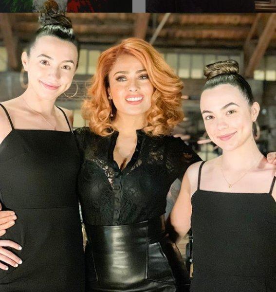 Salma Hayek beyaz saçlarıyla gurur duyduğunu söyledi