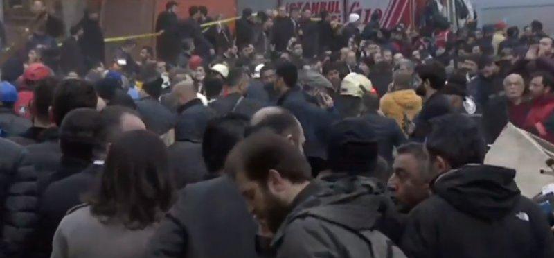 Kartal'da patlama sonrası 8 katlı bina çöktü