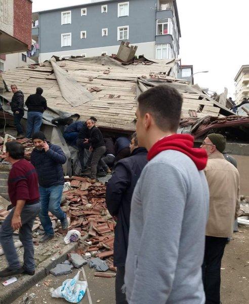Kartal'da patlama sonrası 8 katlı bina çöktü