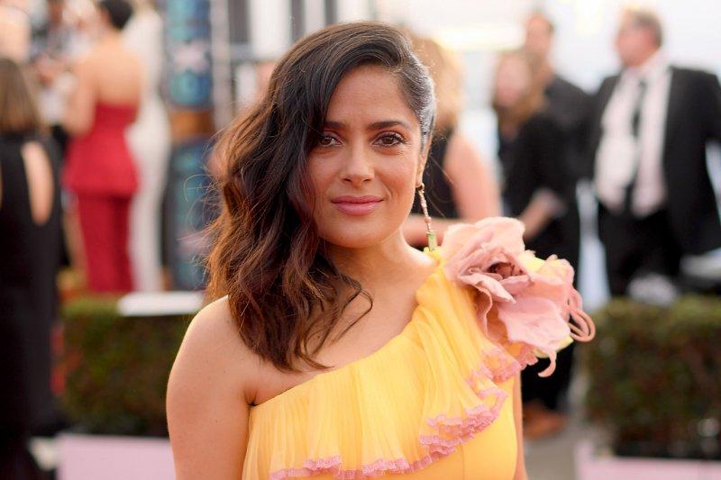 Salma Hayek beyaz saçlarıyla gurur duyduğunu söyledi