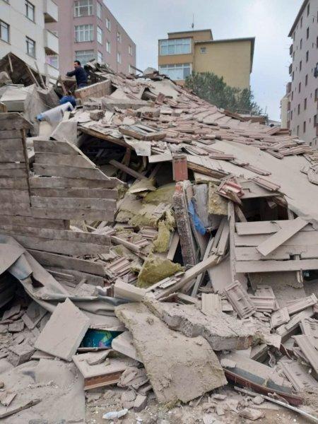 Kartal'da patlama sonrası 8 katlı bina çöktü