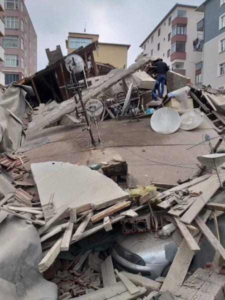 Kartal'da patlama sonrası 8 katlı bina çöktü