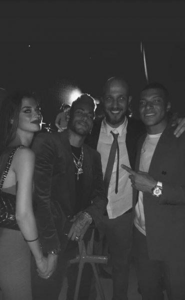 Elif Aksu Galatasaray maçını izledi