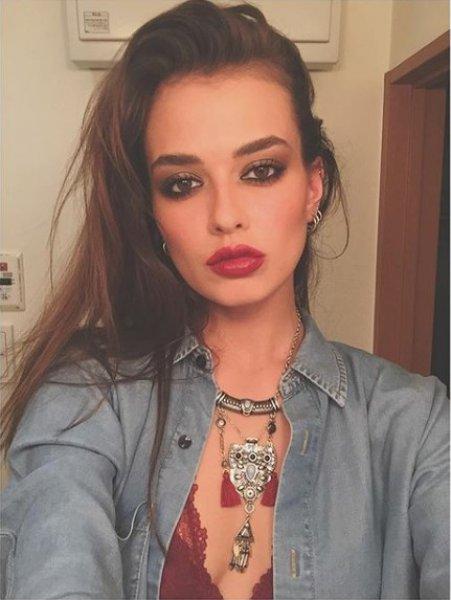 Elif Aksu Galatasaray maçını izledi