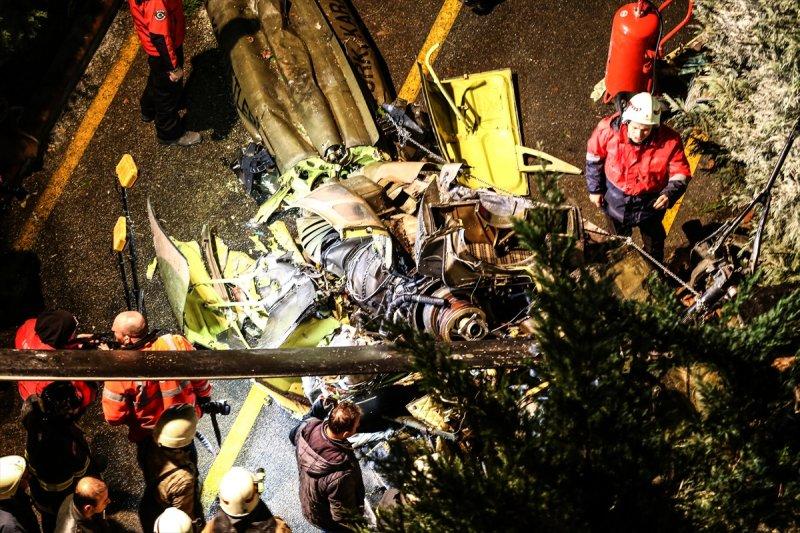 İstanbul'da askeri helikopter düştü