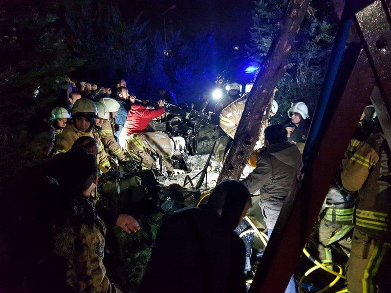 İstanbul'da askeri helikopter düştü