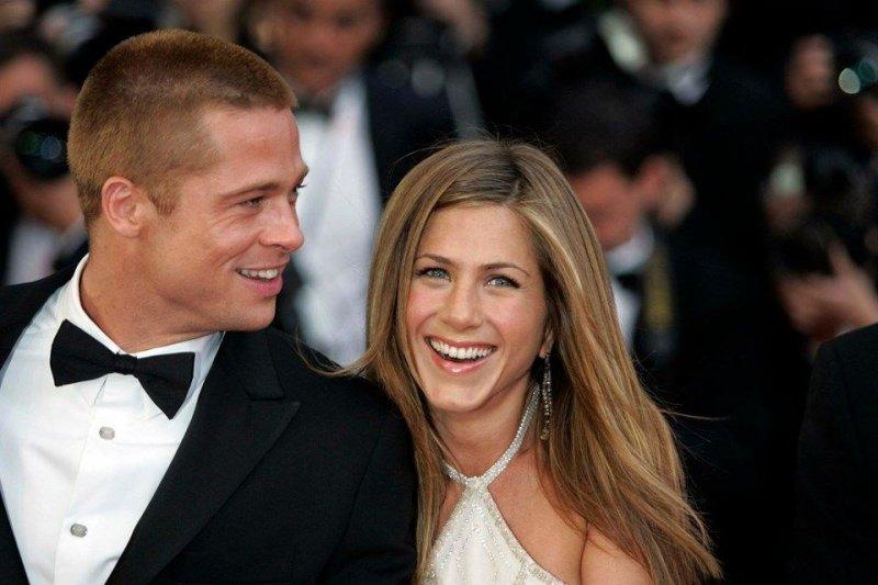 Brad Pitt eski eşi Jennifer Aniston'ın doğum günü partisinde