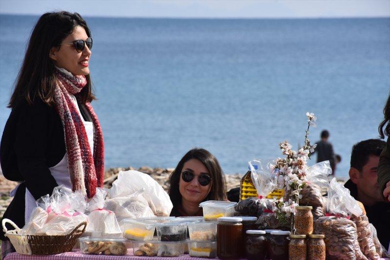 Badem Çiçeği Festivali'ne yerli turist akını