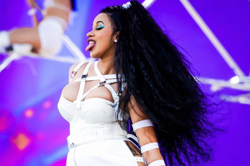 Grammy ödülünü alan ilk rap kadın şarkıcı: Cardi B