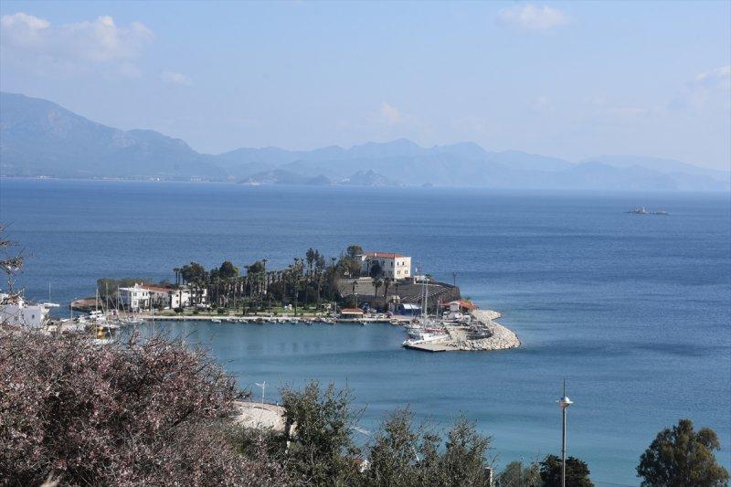 Badem Çiçeği Festivali'ne yerli turist akını