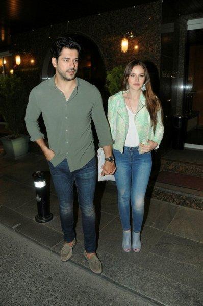 Oyuncu Fahriye Evcen'e doktor yasakları