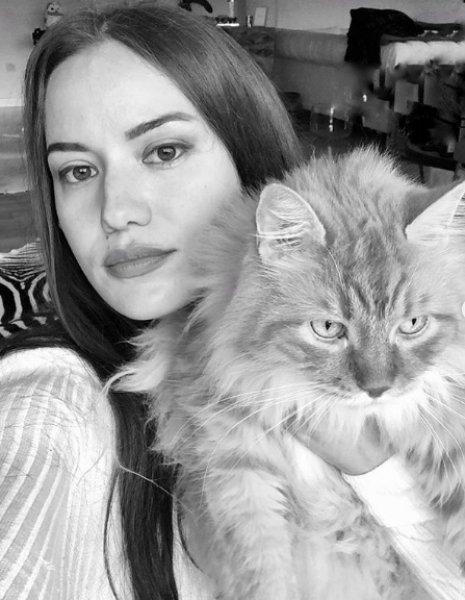 Oyuncu Fahriye Evcen'e doktor yasakları