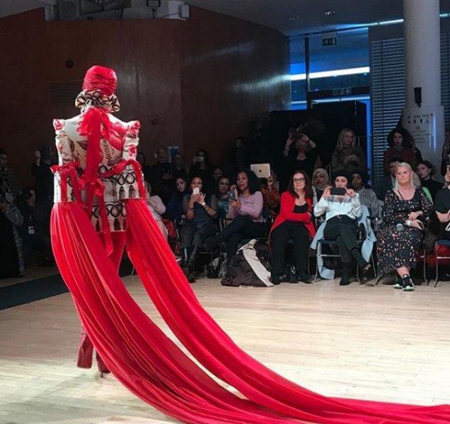 Türk modacı Britanya'nın en iyi tasarımcısı seçildi 