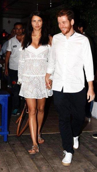 Adriana Lima'dan kedi gözü makyajı