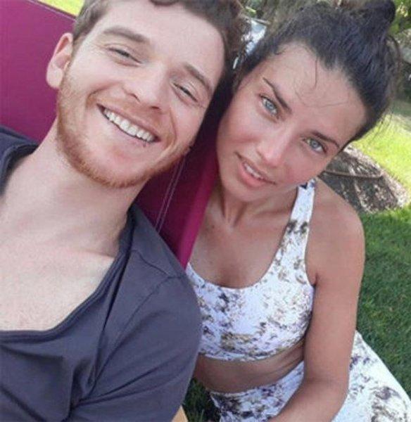 Adriana Lima'dan kedi gözü makyajı