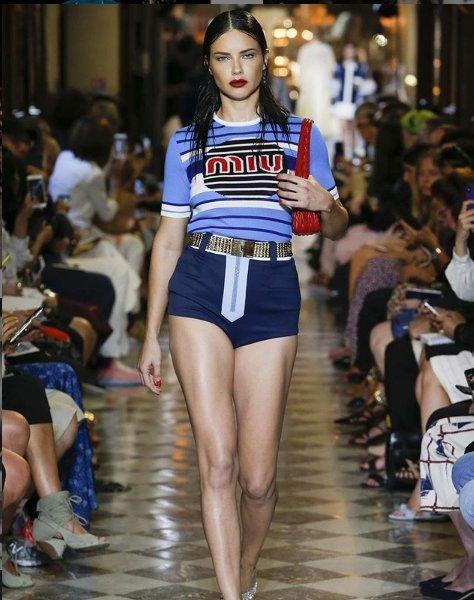 Adriana Lima diyeti bozdu 