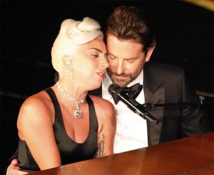 Irina Shayk'tan sevgilisi Bradley Cooper'a tam destek 