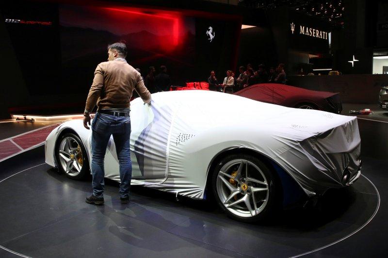 Otomobiller Cenevre’de görücüye çıktı