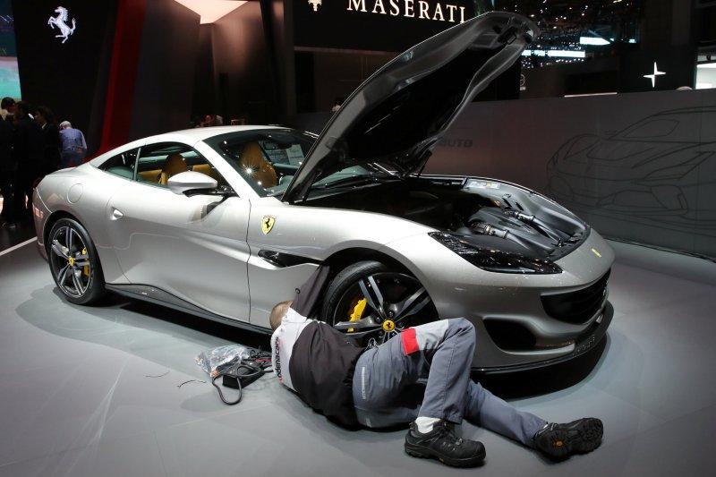 Otomobiller Cenevre’de görücüye çıktı