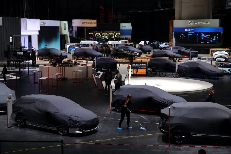 Otomobiller Cenevre’de görücüye çıktı
