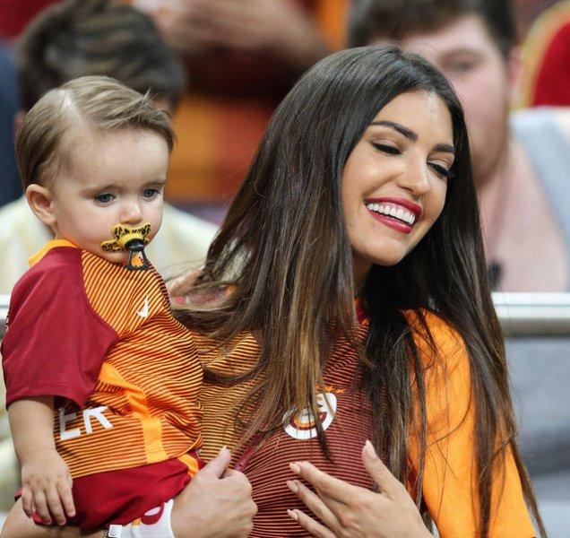 Wesley Sneijder eşi Yolanthe Cabau'dan boşanıyor
