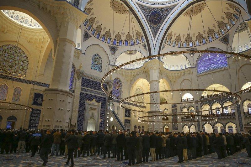 Çamlıca Camii'nde Regaip Kandili