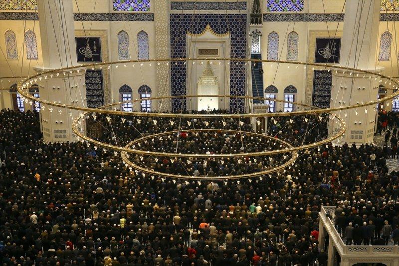 Çamlıca Camii'nde Regaip Kandili