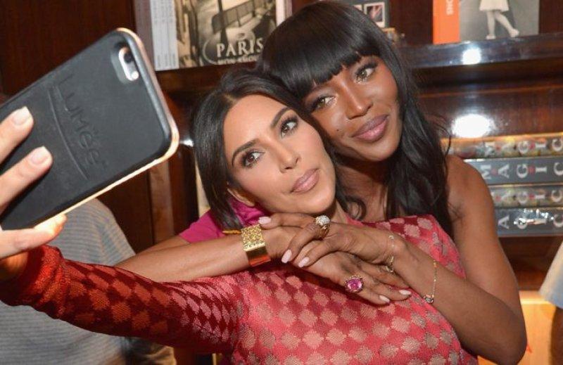 Kim Kardashian Naomi Campbell'i taklit ediyor