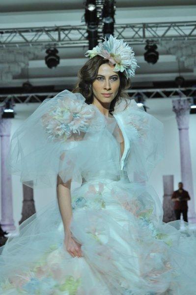 Eski manken Şenay Akay evleniyor