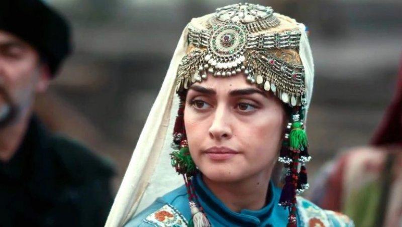 Esra Bilgiç'ten estetik açıklaması