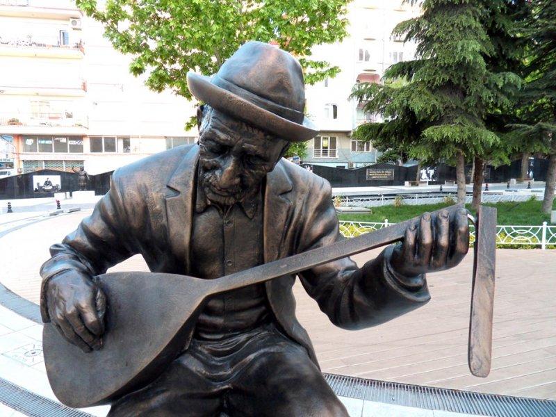 Aşık Veysel ölüm yıl dönümünde anılıyor