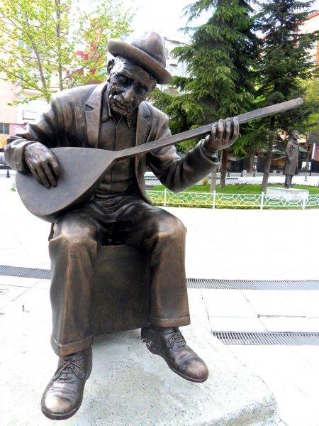 Aşık Veysel ölüm yıl dönümünde anılıyor