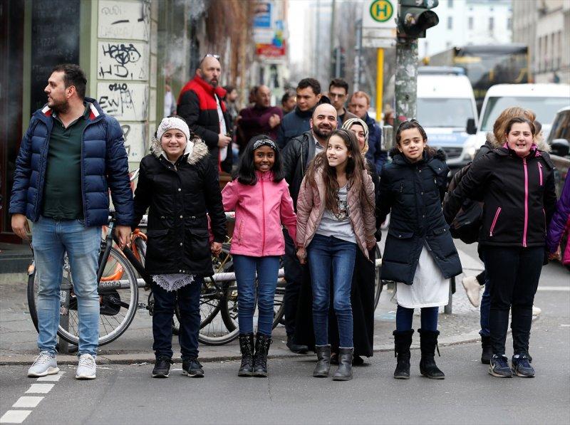 Almanya'da ırkçılığa karşı insan zinciri