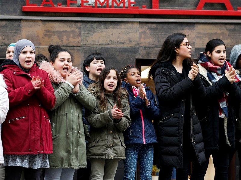 Almanya'da ırkçılığa karşı insan zinciri