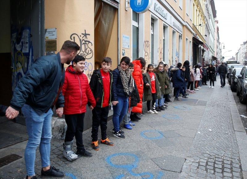 Almanya'da ırkçılığa karşı insan zinciri