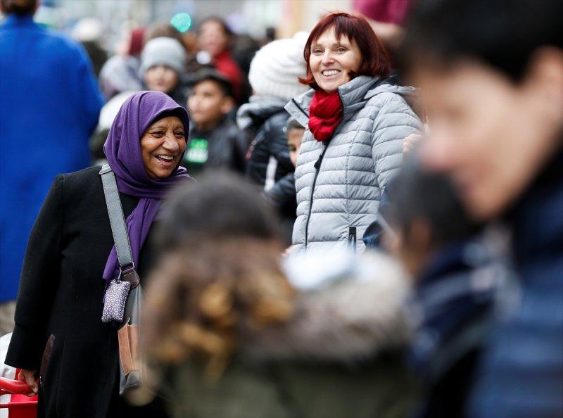 Almanya'da ırkçılığa karşı insan zinciri