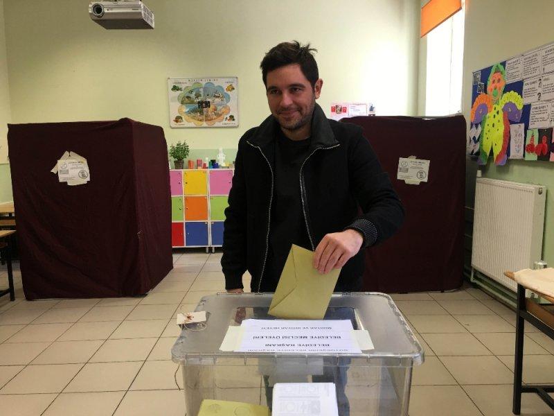 Oy kullanan ünlüler