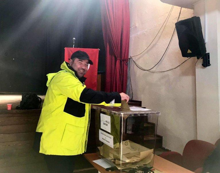 Oy kullanan ünlüler