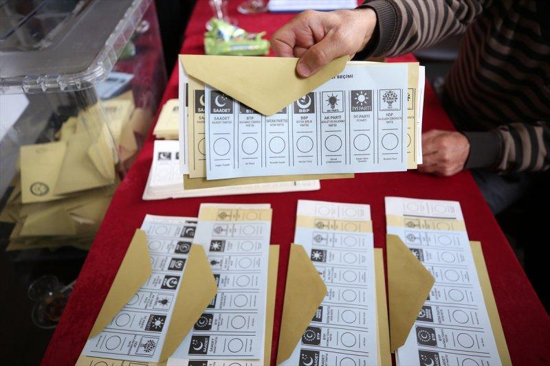 Oy kullanan ünlüler