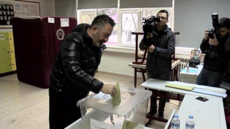 Oy kullanan ünlüler