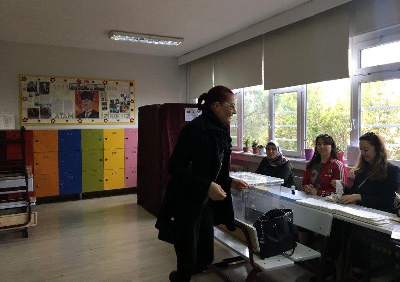 Oy kullanan ünlüler