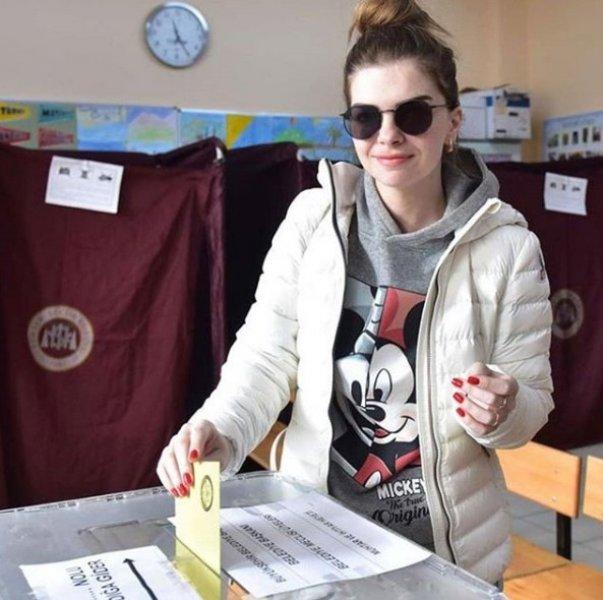 Oy kullanan ünlüler