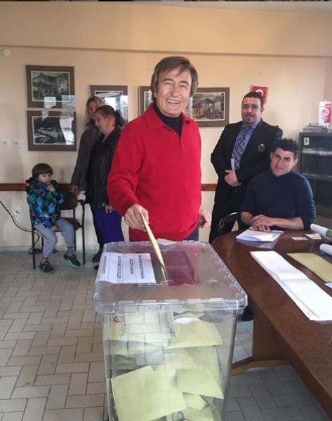 Oy kullanan ünlüler