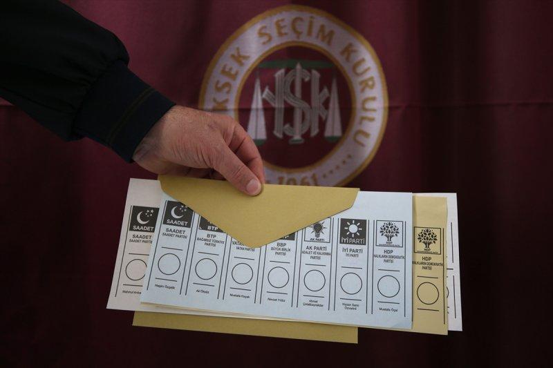 Oy kullanan ünlüler